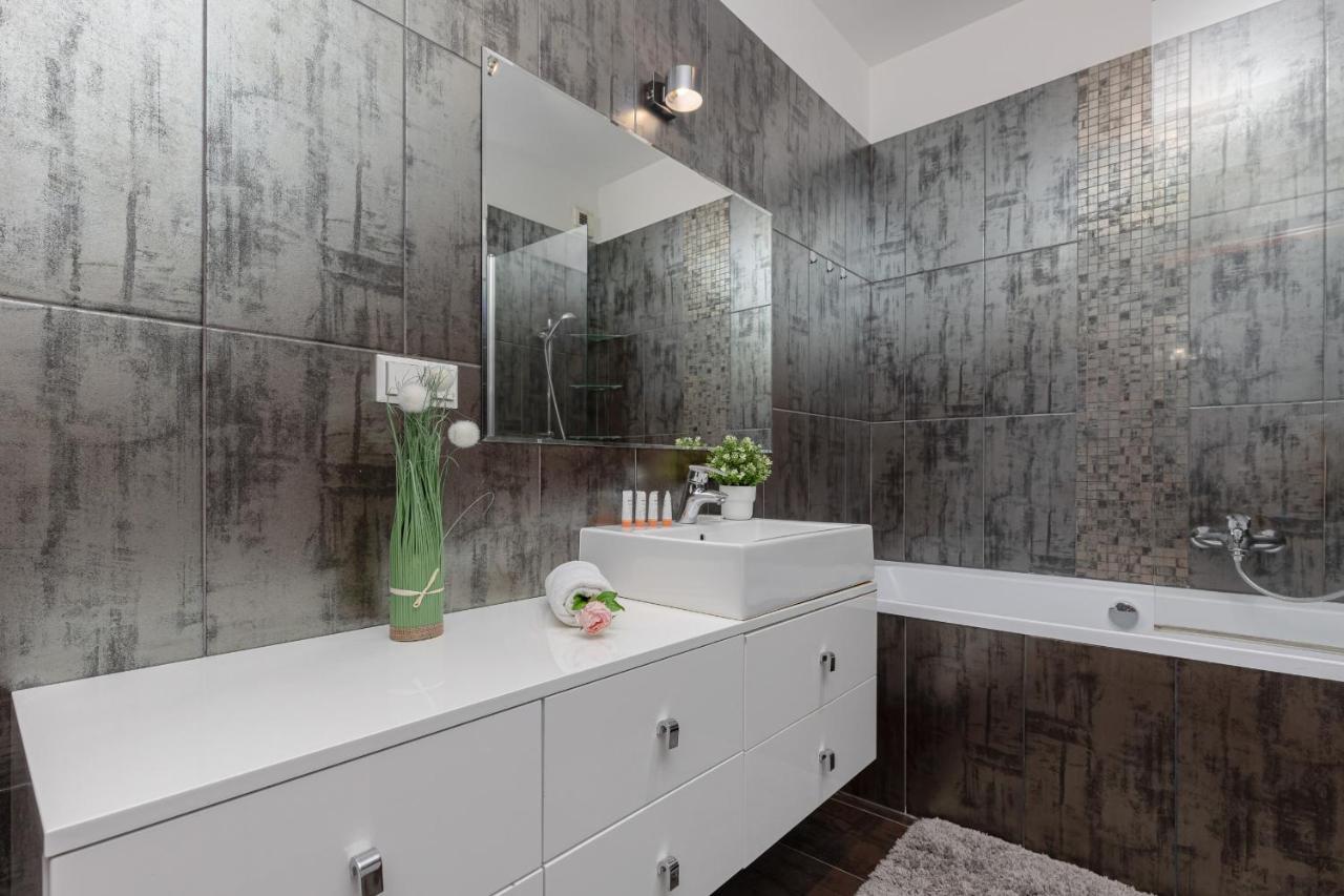 Warsaw Srodmiescie Apartment With Balcony By Noclegi Renters エクステリア 写真